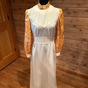 Absolutely GORGEOUS 70s vintage dress